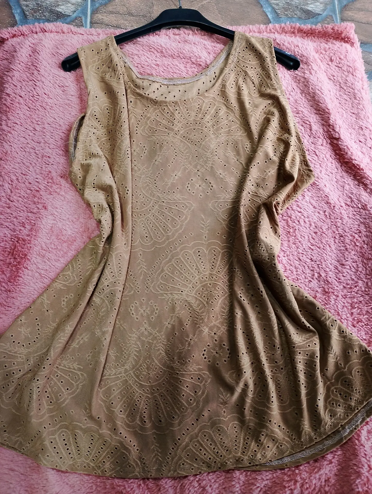 Musculosa / Remera sin mangas broderie boho - Beige / Camel