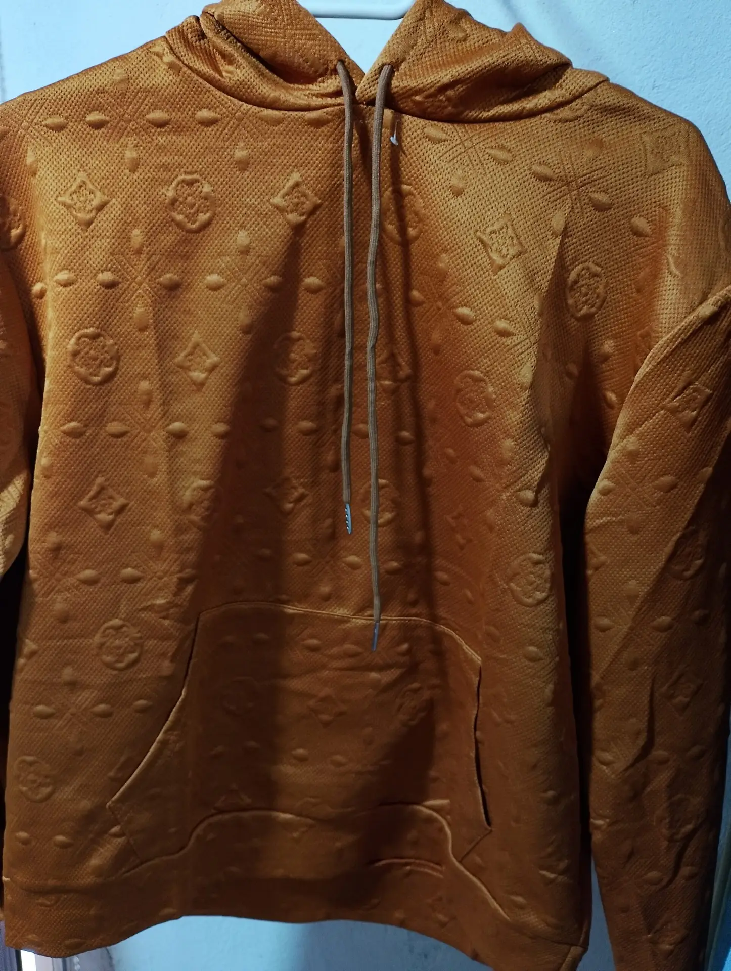 Buzo hoodie texturado