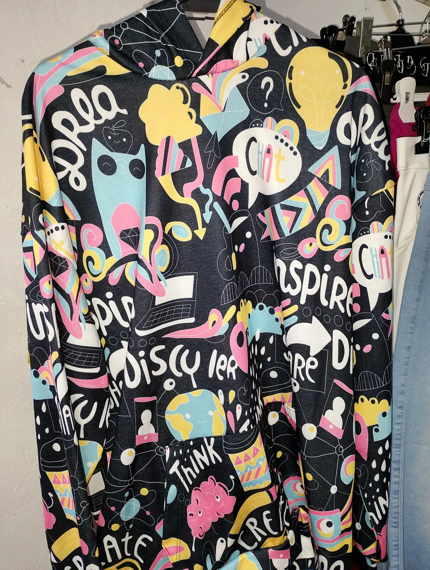 Buzo Canguro Oversize con Capucha Estampado Graffiti / Doodle Art